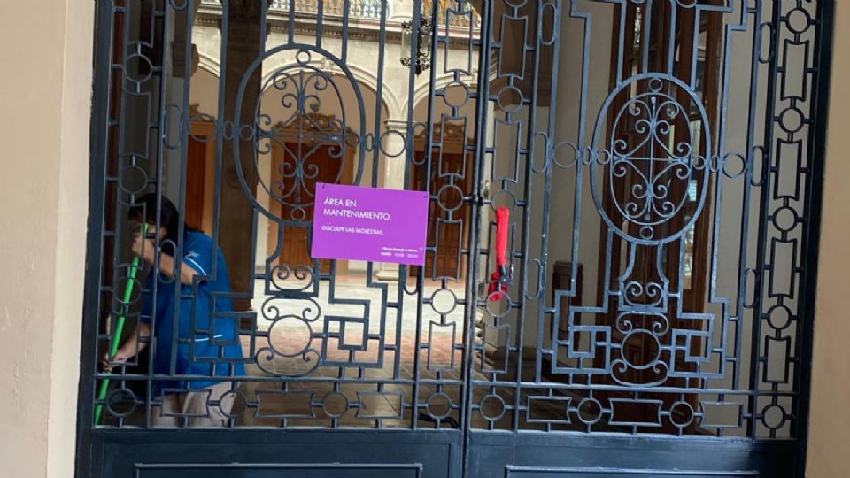 Realizan trabajos de restauración en Palacio de Gobierno tras protestas del 8M.