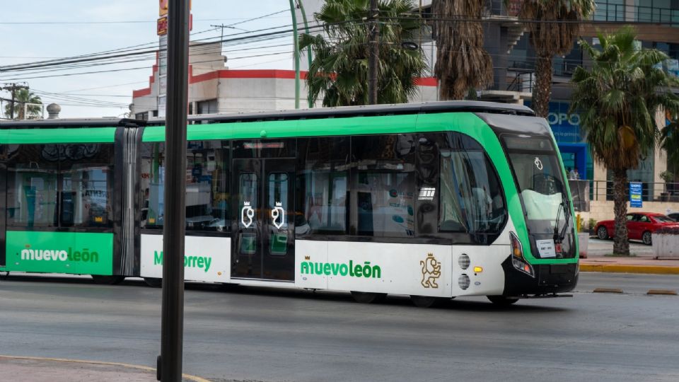 Tren eléctrico de Metrorrey cumple con sus sesiones de prueba | Facebook / Samuel García