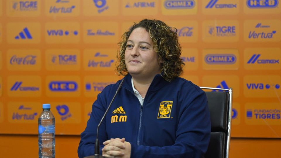 Milagros Martínez, entrenadora de Tigres Femenil, durante una rueda de prensa