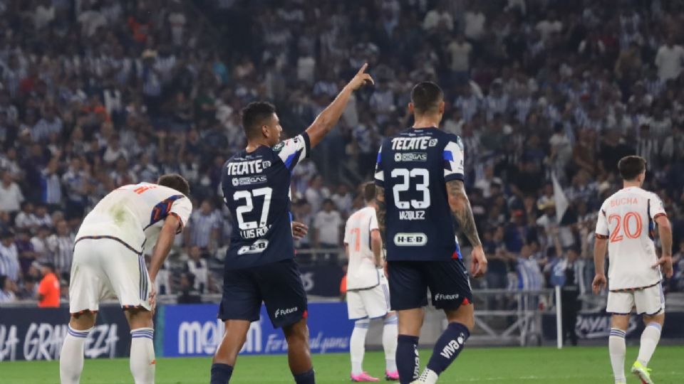 Luis Romo festeja su anotación frente al FC Cincinnati en la Concachampions