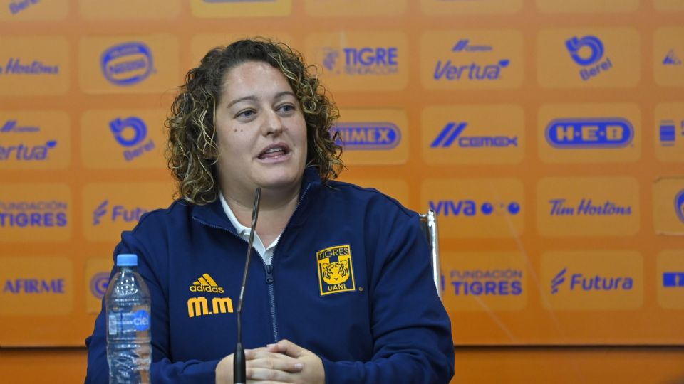 Milagros Martínez, entrenadora de Tigres Femenil. durante una rueda de prensa