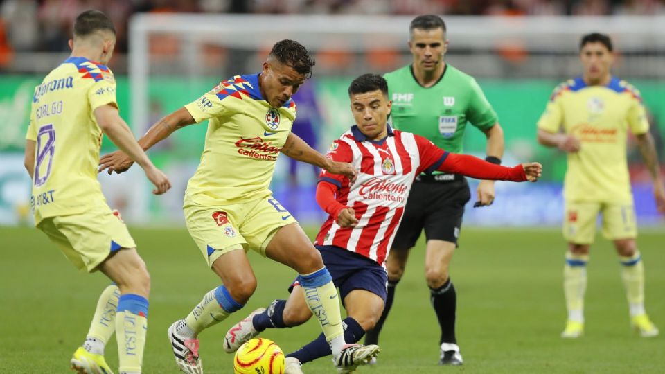 El campeón América del entrenador brasileño Andre Jardine y el Guadalajara del argentino Fernando Gago empataron 0-0.