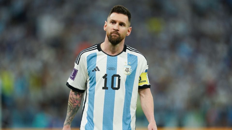 La Selección de Argentina confirmó la baja de su capitán, Lionel Messi, debido a que el futbolista presenta una lesión.