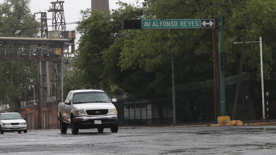 Persisten problemas de semáforos descompuestos en Monterrey