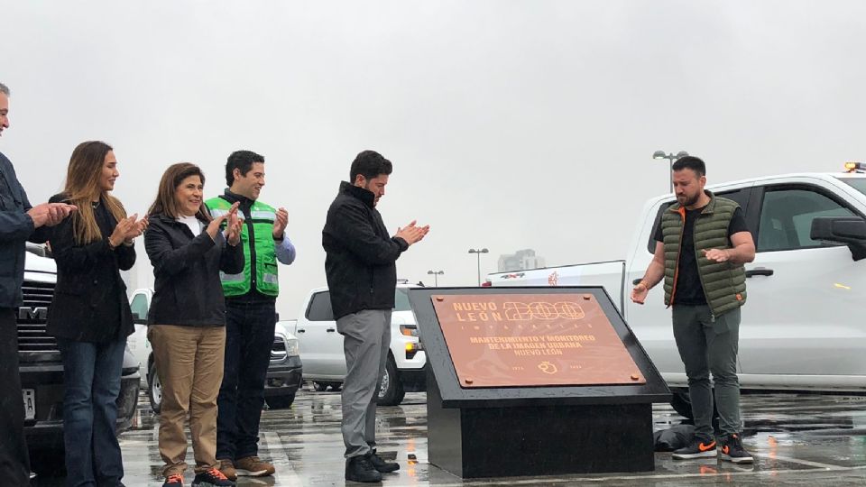 Develación de la placa del proyecto de mantenimiento y monitoreo de la imagen urbana en Nuevo León.