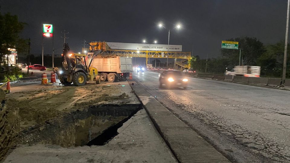 Socavón en carretera.