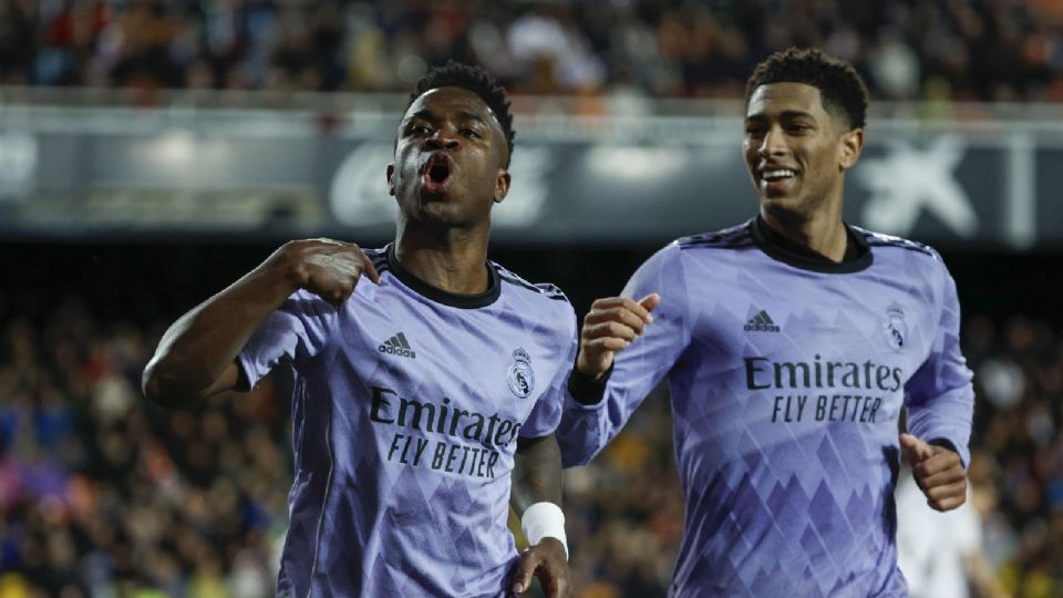 Vinicius Jr regresó a Estadio de Mestalla después del racismo que recibió el año pasado y rescató un empate para Real Madrid por 2-2 ante Valencia.