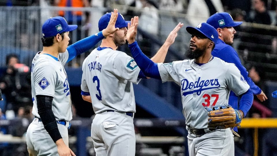 Los Dodgers celebran la victoria ante Padres en el primer juego de la temporada 2024 de la MLB