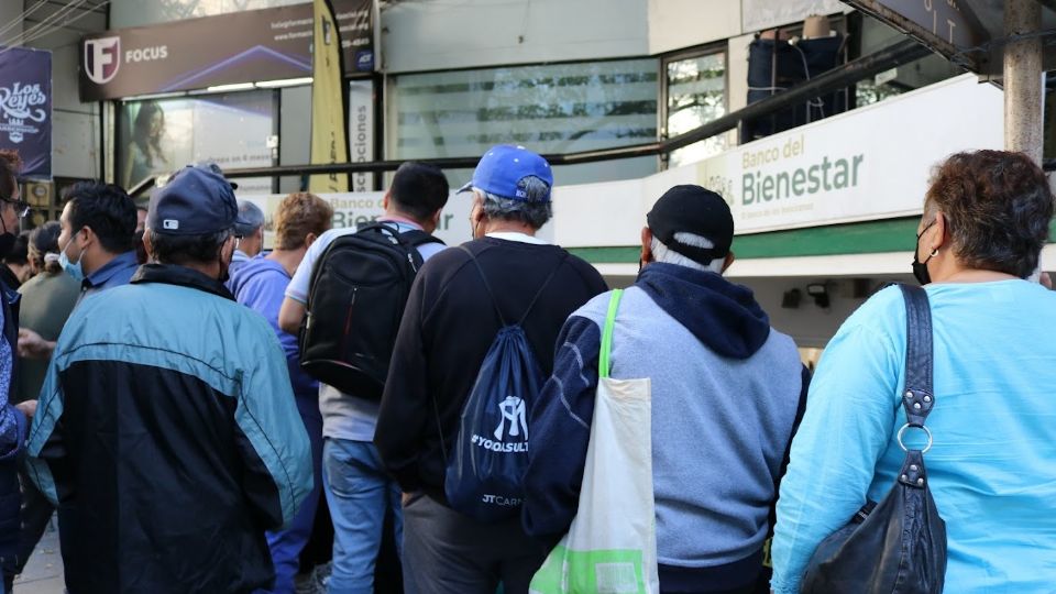 Filas en el Banco Bienestar