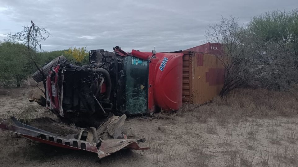 Accidente de tráiler en Tamaulipas deja un soldado muerto