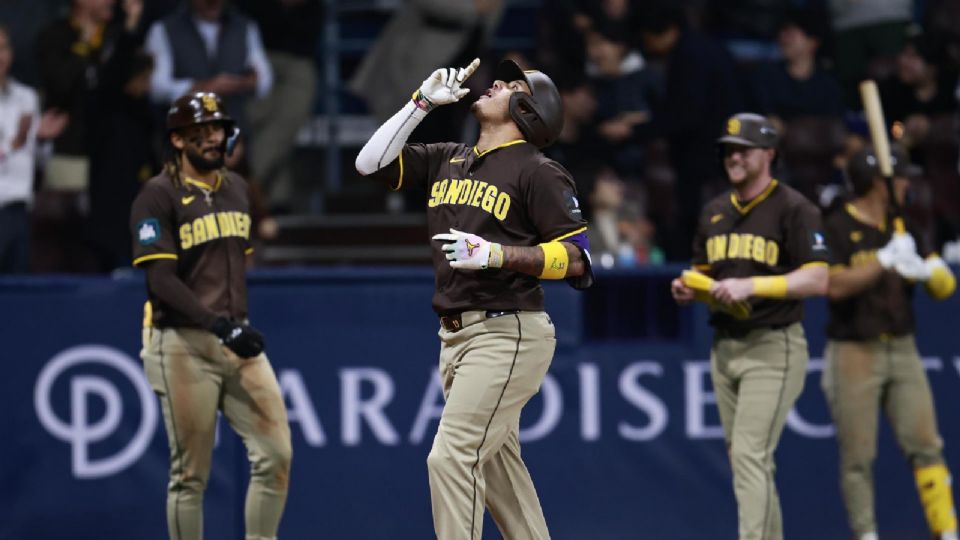 Manny Machado de los Padres de San Diego celebra un jonrón durante el juego de la Serie MLB Seúl 2024 | EFE/EPA/JEON HEON-KYUN