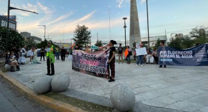 Ciudadanos marchan por la defensa del agua en Nuevo León