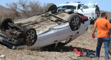 Volcadura de auto deja un muerto y varios heridos en carretera Chihuahua