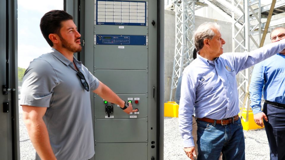 Samuel García, gobernador de Nuevo León y Juan Ignacio Barragán, director de Agua y Drenaje de Monterrey.