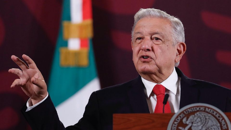 Andrés Manuel López Obrador, habla durante una rueda de prensa este lunes en el Palacio Nacional  | EFE/Sáshenka Gutiérrez