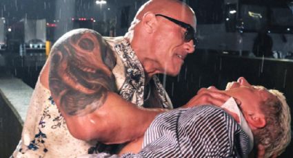 Video: The Rock da golpiza a Cody Rhodes en un estacionamiento y bajo la lluvia