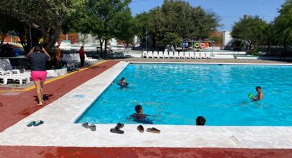 Regios aprovechan vacaciones de Semana Santa y disfrutan de los parques acuáticos