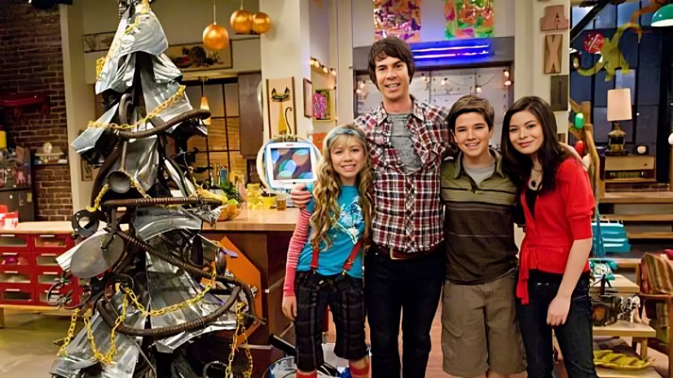 Jerry Trainor (Sepencer) junto a sus compañeros de iCarly