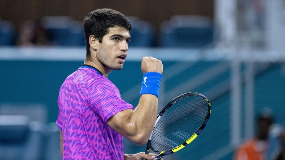 Por tercer año consecutivo, Carlos Alcaraz avanzó a los Cuartos de Final del Masters 1000 de Miami; se mantiene el sueño de conseguir el 'Sunshine Double'.