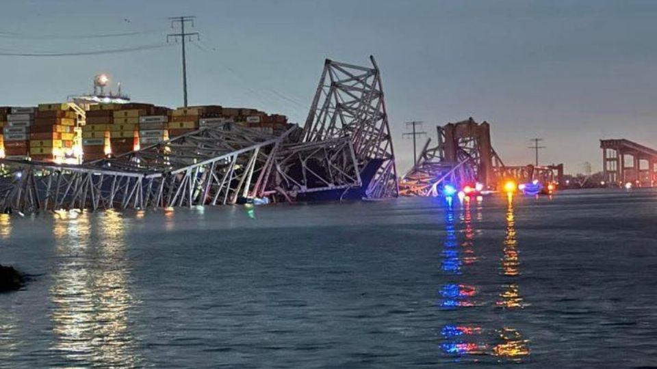 Al menos siete personas están desaparecidas y son activamente buscadas por los bomberos de la ciudad de Baltimore (norte de EEUU) después del derrumbe de un puente sobre el río Patapsco a causa del choque de un carguero contra uno de sus pilares, según fuentes locales.