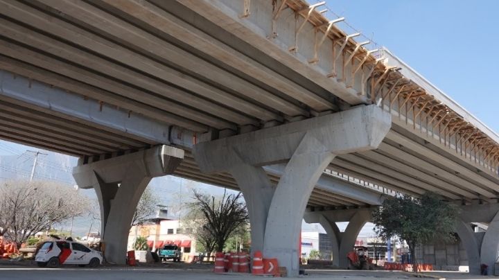 Puente de Díaz Ordaz en Santa Catarina lleva un 65% de avance