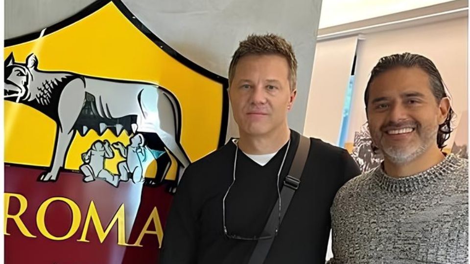 José Antonio Noriega, presidente deportivo de Rayados, junto a Héctor Lara, director deportivo del Monterrey, en las instalaciones de AS Roma