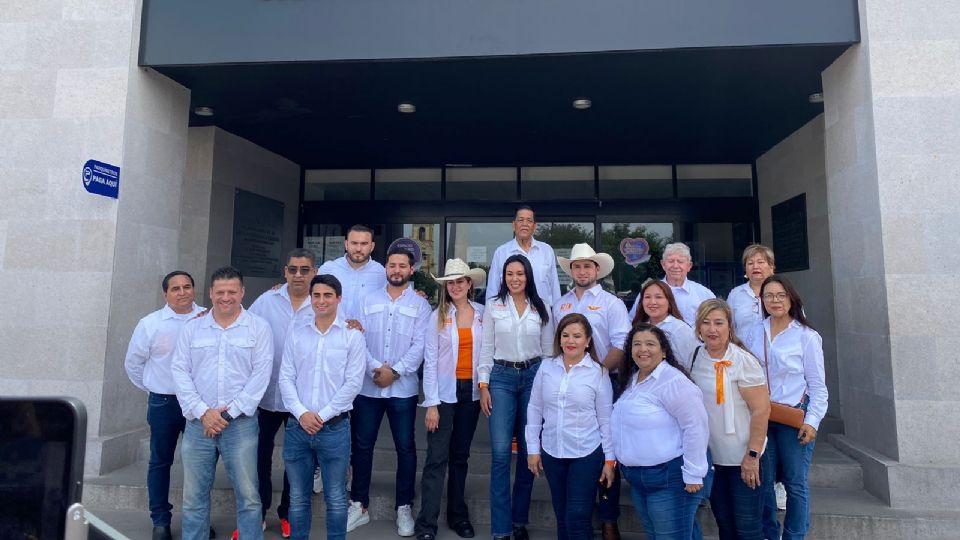 Alejandra Morales, candidata de MC a la alcaldía de San Nicolás y su equipo.