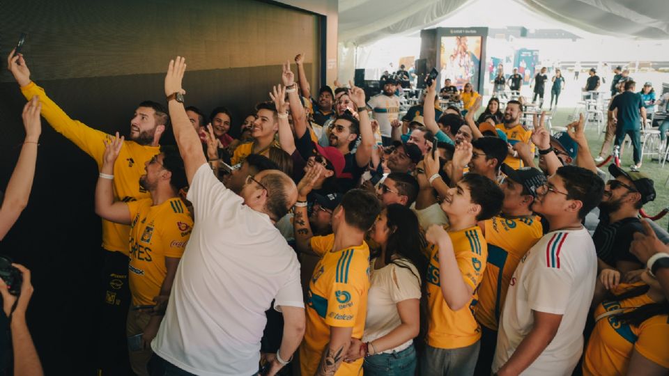 La emoción de ‘Le Classique’ llegó al Estadio Universitario.