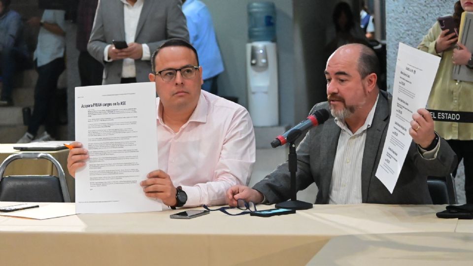 Roberto Farías (izq) y José Alfredo Pérez Bernal (der), diputados locales de MC.