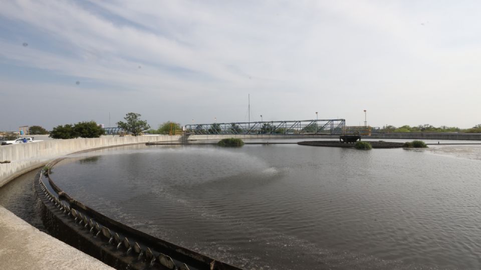 El Gobierno de Nuevo León está construyendo un módulo de tratamiento de agua avanzado en la planta 'Dulces Nombres' para aumentar el suministro de agua en el Área Metropolitana de Monterrey. Se prevé que esté operativo para proporcionar 2,500 litros por segundo en 2025.