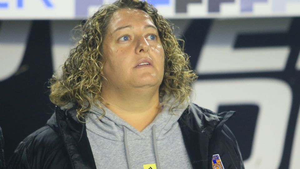 Milagros Martinez, Directora Tecnica de Tigres Femenil durante el juego de vuelta de la Final del Torneo Apertura 2023