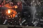 Queman rostro de un policía durante marcha del 8M en Monterrey