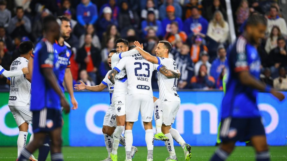 Los jugadores de Rayados celebran un gol de Brandon Vázquez frente a Cincinnati en la Concachampions