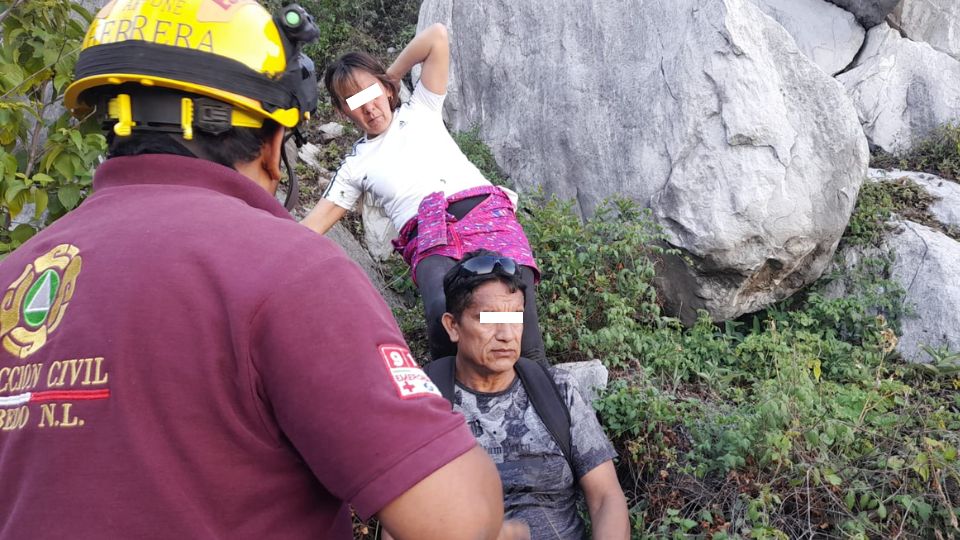 Pareja rescatada en el Cerro del Topo Chico