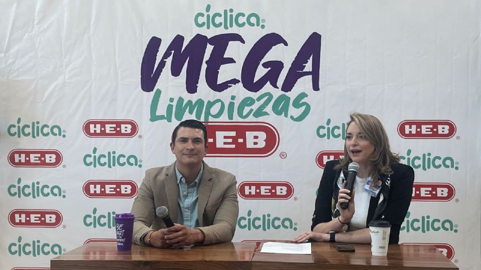 Víctor Figueroa y Elke González en rueda de prensa.