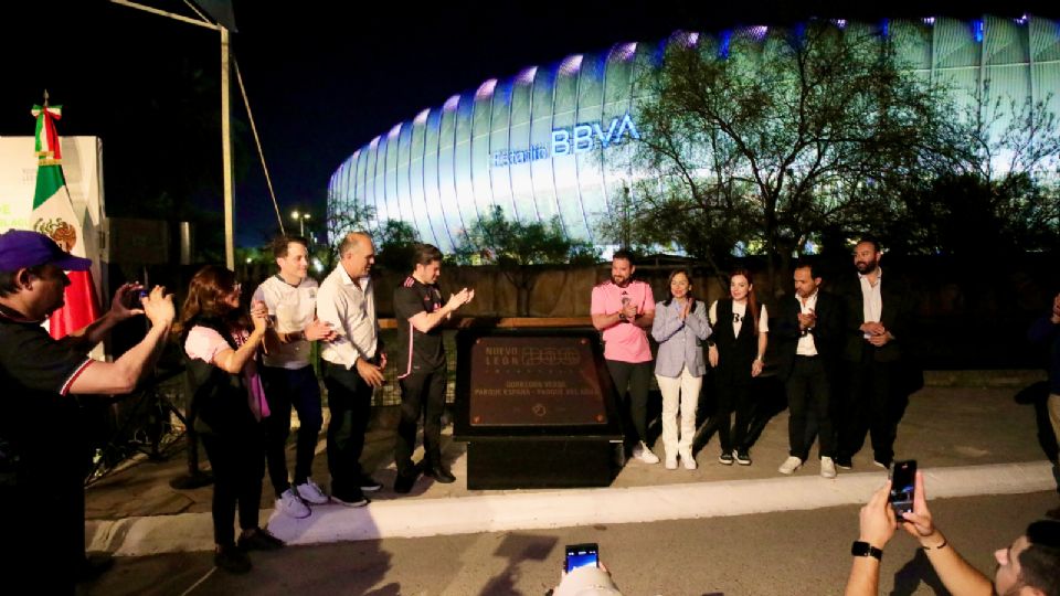 Develación de placa conmemorativa por los 200 años en las inmediaciones de la obra del Corredor Verde Monterrey – Guadalupe.