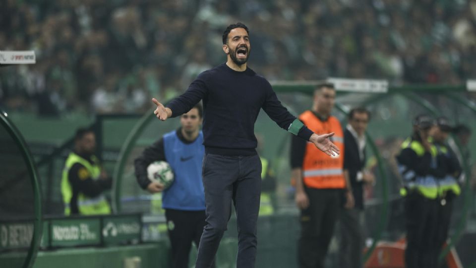 El entrenador del Sporting, Ruben Amorim, durante su partido de fútbol de la Primera Liga Portuguesa contra el Benfica celebrado en el Estadio de Alvalade.