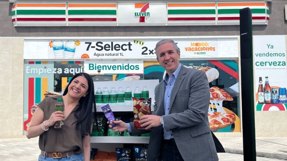 Paola Aguilar y Alfredo Duplan desde 7-Eleven Torre ICONN.