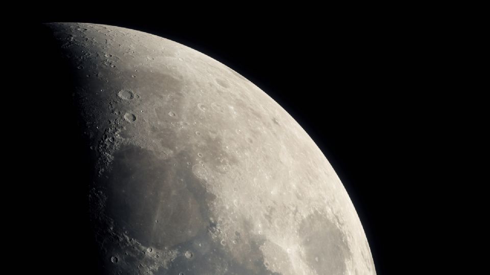 Representación de la Luna vista desde el espacio.