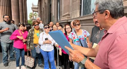 Maestros protestan por prima de antigüedad frente a Palacio de Gobierno