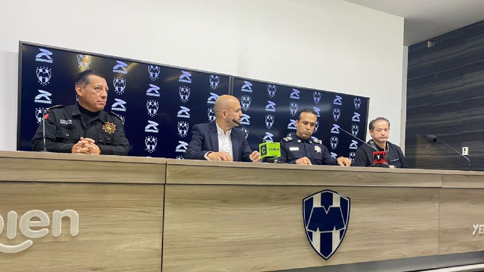 Jorge Márquez, secretario de Seguridad Pública de Guadalupe; Óscar Benítez de Fuerza Civil; Juan Manuel Trujillo, titular del Ministerio Público y Alberto Molina, director de operaciones de Rayados hablaron sobre el operativo del Clásico Regio