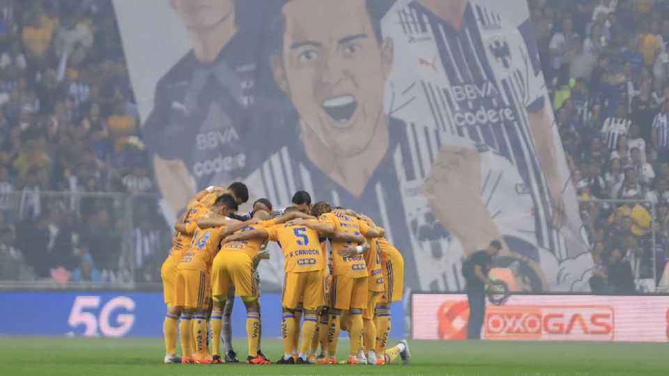 Jugadores del Tigres en la reunion previa durante el juego de vuelta de la semifinal del Torneo Clausura 2023 ante Rayados en el Estadio BBVA