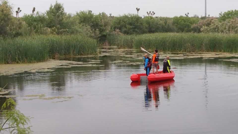 Buzos buscan a dos jóvenes que ingresaron a laguna en Zuazua y ya no salieron