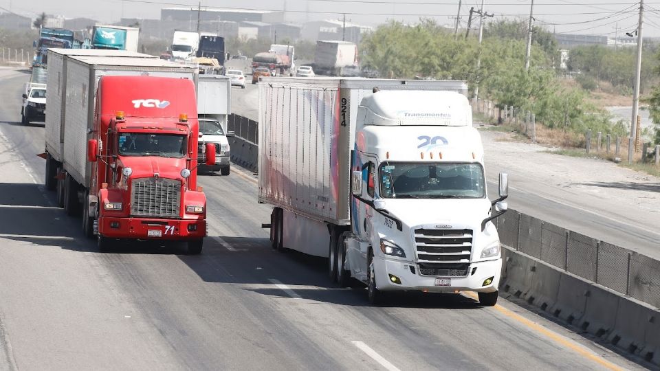 Transporte de carga en el Libramiento Noreste