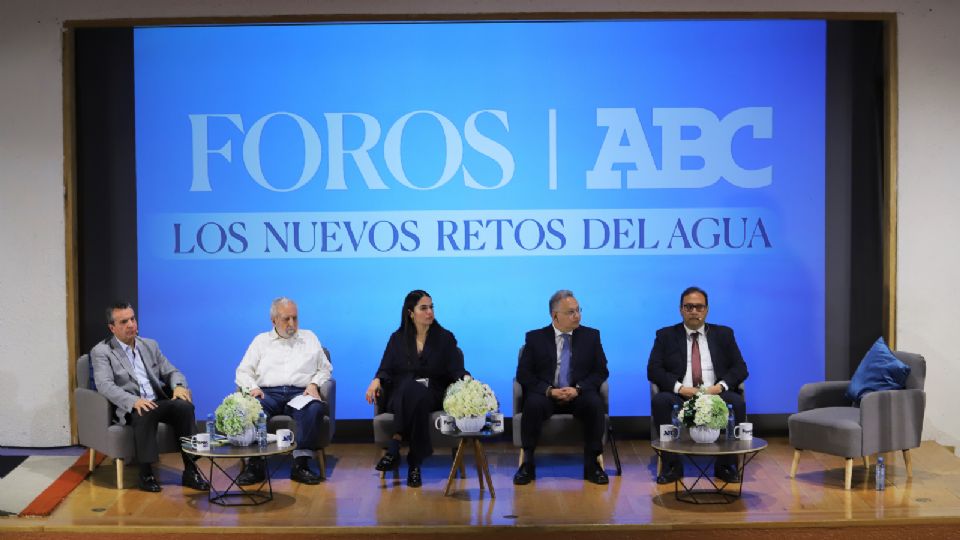 Panelistas en el foro 'Los Nuevos Retos del Agua' organizado por ABC Noticias.