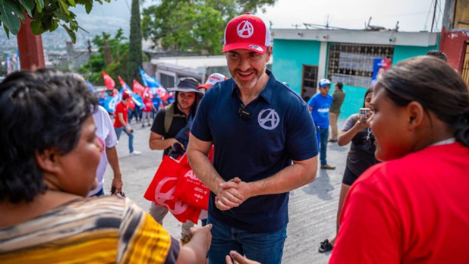 Adrián de la Garza, candidato de Fuerza y Corazón por Nuevo León a la alcaldía de Monterrey.