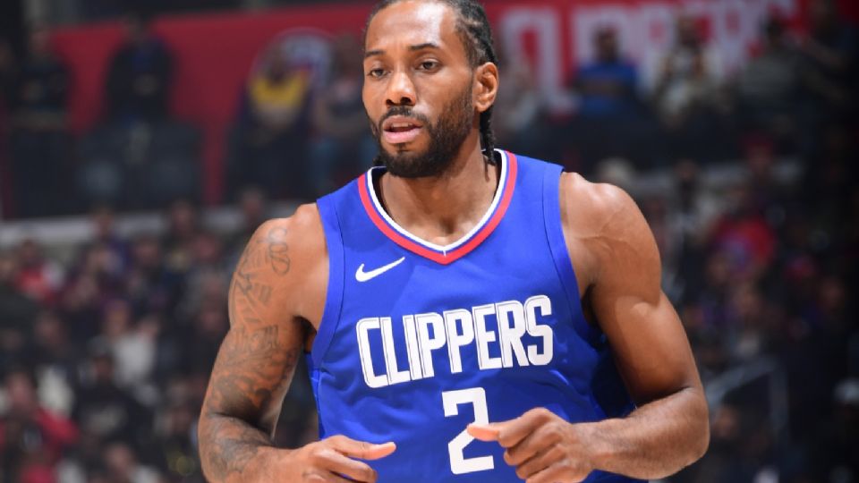 Kawhi Leonard, dos veces campeón de la NBA, se une a LeBron James, Steph Curry, Kevin Durant y otras estrellas para defender el oro olímpico en París 2024.