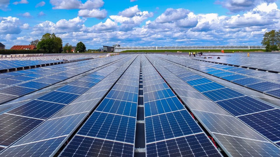 CFE aclara que no vende ni regala paneles solares como circuló en redes sociales