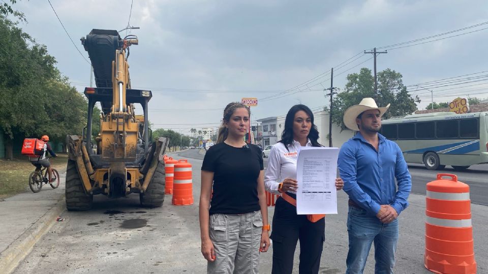 Alejandra Morales, Glen Villarreal y Roberta Carrillo acusaron que las labores de bacheo en San Nicolás son una “farsa”.