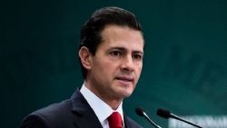 Enrique Peña Nieto reaparece en México; lo captan en las oficinas del SAT